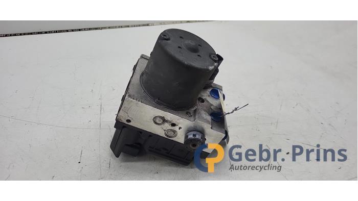 Gebruikte ABS Pomp Audi A6 (C5) 2.4 V6 30V Prijs € 50,00 Margeregeling aangeboden door Autorec. Gebr. Prins b.v.