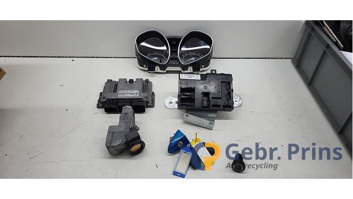 Gebruikte Contactslot + computer Ford Fiesta 6 (JA8) 1.6 TDCi 16V ECOnetic Prijs € 125,00 Margeregeling aangeboden door Autorec. Gebr. Prins b.v.