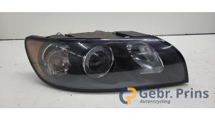 Gebruikte Koplamp rechts Volvo S40 (MS) 2.4 D5 20V Prijs € 50,00 Margeregeling aangeboden door Autorec. Gebr. Prins b.v.