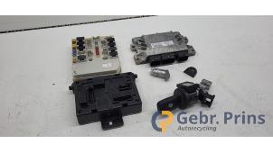 Gebruikte Kontaktslot + computer Renault Modus/Grand Modus (JP) 1.2 16V TCE 100 Prijs € 100,00 Margeregeling aangeboden door Autorec. Gebr. Prins b.v.