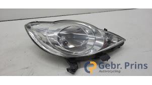 Gebruikte Rechter Koplamp Peugeot 107 1.0 12V Prijs € 40,00 Margeregeling aangeboden door Autorec. Gebr. Prins b.v.