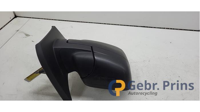 Buitenspiegel links van een Opel Vivaro 1.6 CDTI BiTurbo 120 2015