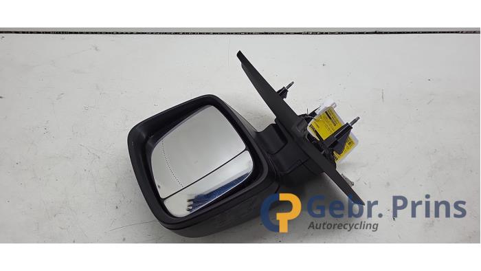 Buitenspiegel links van een Opel Vivaro 1.6 CDTI BiTurbo 120 2015