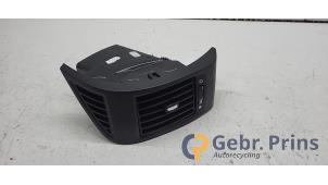 Gebruikte Luchtrooster Dashboard Citroen Jumper (U9) 2.2 Blue HDi 165 Prijs € 24,20 Inclusief btw aangeboden door Autorec. Gebr. Prins b.v.