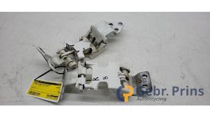 Gebruikte Scharnier deur rechts-achter Citroen Jumper (U9) 2.2 Blue HDi 165 Prijs € 48,40 Inclusief btw aangeboden door Autorec. Gebr. Prins b.v.