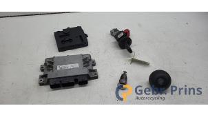 Gebruikte Kontaktslot + computer Renault Twingo II (CN) 1.2 Prijs € 100,00 Margeregeling aangeboden door Autorec. Gebr. Prins b.v.