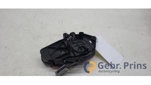 Gebruikte Sluithulpmotor achterklep Ford C-Max (DXA) 1.0 Ti-VCT EcoBoost 12V 125 Prijs € 50,00 Margeregeling aangeboden door Autorec. Gebr. Prins b.v.