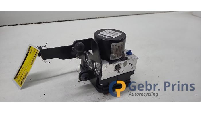 Gebruikte ABS Pomp Ford C-Max (DXA) 1.0 Ti-VCT EcoBoost 12V 125 Prijs € 75,00 Margeregeling aangeboden door Autorec. Gebr. Prins b.v.