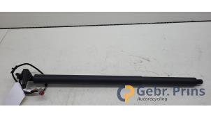 Gebruikte Kofferdekseldemper links-achter Ford Kuga III (DFK) 2.5 PHEV 16V Prijs € 100,00 Margeregeling aangeboden door Autorec. Gebr. Prins b.v.