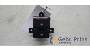 Gebruikte Handrem schakelaar Ford Kuga III (DFK) 2.5 PHEV 16V Prijs € 20,00 Margeregeling aangeboden door Autorec. Gebr. Prins b.v.