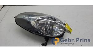 Gebruikte Rechter Koplamp Nissan Micra (K12) 1.2 16V Prijs € 30,00 Margeregeling aangeboden door Autorec. Gebr. Prins b.v.