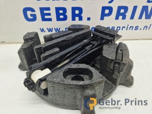 Gebruikte Krikset Ford Fiesta 5 (JD/JH) 1.3 Prijs € 35,00 Margeregeling aangeboden door Autorec. Gebr. Prins b.v.