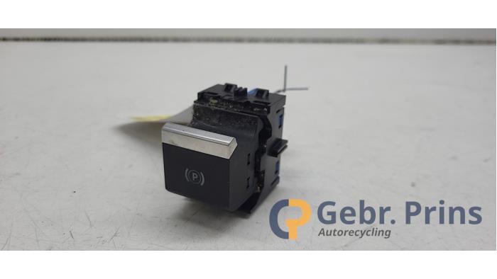 Gebruikte Schakelaar handrem Citroen C4 Berline (BA/BB/BC) 1.2 PureTech 130 12V Prijs € 20,00 Margeregeling aangeboden door Autorec. Gebr. Prins b.v.