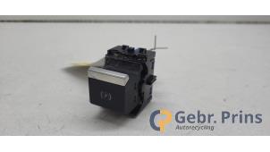 Gebruikte Schakelaar handrem Citroen C4 Berline (BA/BB/BC) 1.2 PureTech 130 12V Prijs € 20,00 Margeregeling aangeboden door Autorec. Gebr. Prins b.v.