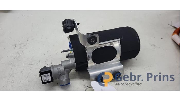 Gebruikte Airco deel (div) Polestar Polestar 4 Long Range Dual Motor 100 kWh Prijs € 125,00 Margeregeling aangeboden door Autorec. Gebr. Prins b.v.