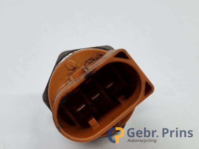 Gebruikte Brandstofdruk sensor Volkswagen Caddy Combi III (2KB,2KJ) 1.2 TSI Prijs € 15,00 Margeregeling aangeboden door Autorec. Gebr. Prins b.v.