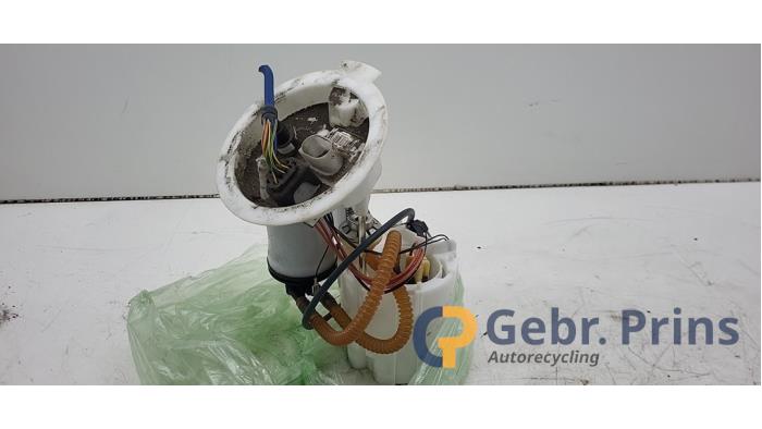 Gebruikte Tank element Pomp BMW 1 serie (F20) 120i 2.0 16V Prijs € 50,00 Margeregeling aangeboden door Autorec. Gebr. Prins b.v.