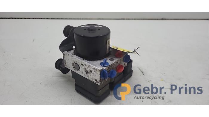 Gebruikte ABS Pomp Volkswagen Caddy III (2KA,2KH,2CA,2CH) 1.9 TDI Prijs € 90,75 Inclusief btw aangeboden door Autorec. Gebr. Prins b.v.