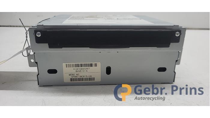 Gebruikte CD Speler Volvo V40 (MV) 1.6 T3 GTDi 16V Prijs € 50,00 Margeregeling aangeboden door Autorec. Gebr. Prins b.v.