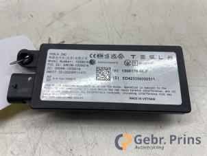 Gebruikte Keyless entry antenne Tesla Model Y (5YJY) RWD Prijs € 35,00 Margeregeling aangeboden door Autorec. Gebr. Prins b.v.