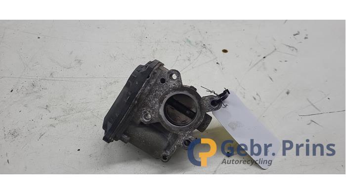 Gebruikte Gasklephuis Renault Twingo III (AH) 1.0 SCe 70 12V Prijs € 40,00 Margeregeling aangeboden door Autorec. Gebr. Prins b.v.