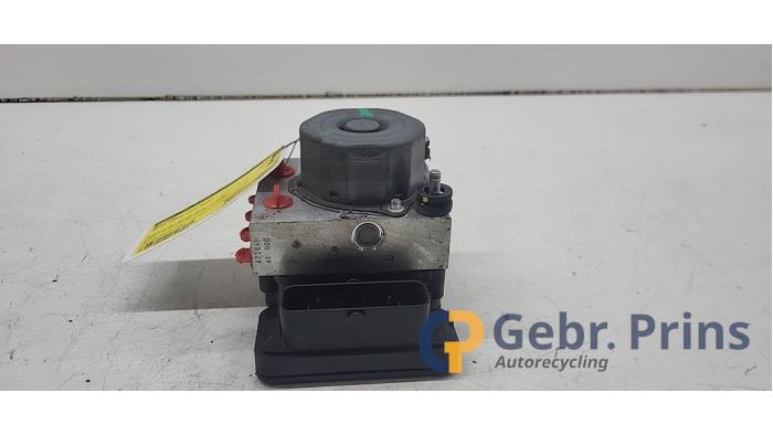 Gebruikte ABS Pomp Dacia Logan MCV II/III/Sandero Wagon 0.9 TCE 12V LPG Prijs € 100,00 Margeregeling aangeboden door Autorec. Gebr. Prins b.v.