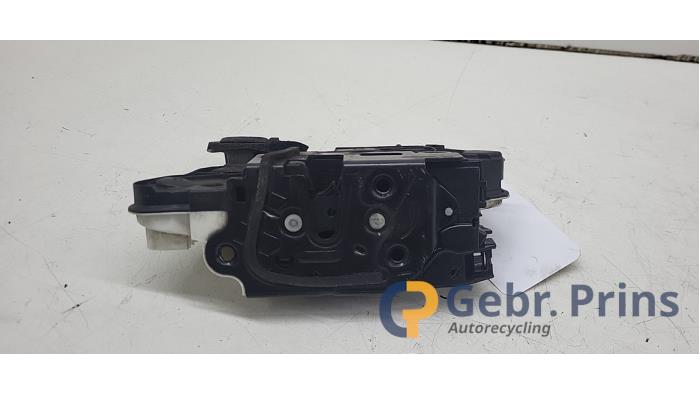 Deurslot Mechaniek 4Deurs links-voor van een Volkswagen Polo V (6R) 1.4 16V 2010