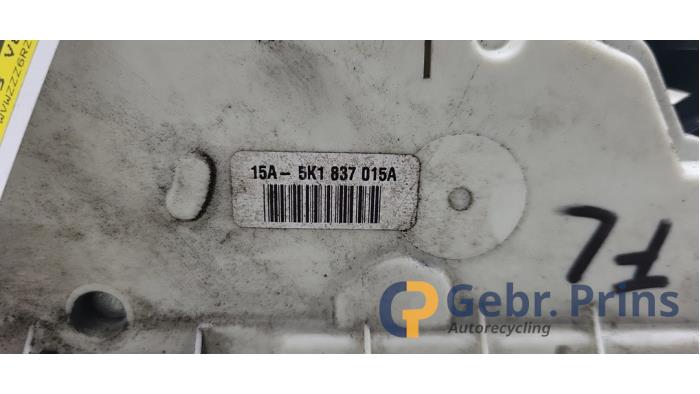 Deurslot Mechaniek 4Deurs links-voor van een Volkswagen Polo V (6R) 1.4 16V 2010