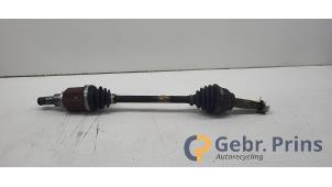 Gebruikte Aandrijfas links-voor Nissan Juke (F15) 1.6 16V Prijs € 100,00 Margeregeling aangeboden door Autorec. Gebr. Prins b.v.