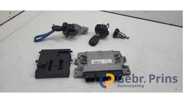 Gebruikte Kontaktslot + computer Renault Twingo II (CN) 1.2 16V Prijs € 90,00 Margeregeling aangeboden door Autorec. Gebr. Prins b.v.