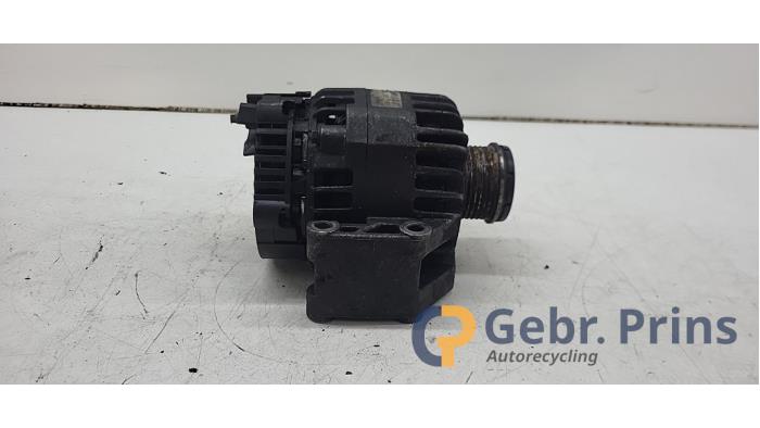 Alternator van een Opel Corsa D 1.3 CDTi 16V ecoFLEX 2009