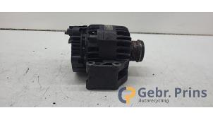 Alternator van een Opel Corsa D 1.3 CDTi 16V ecoFLEX 2009