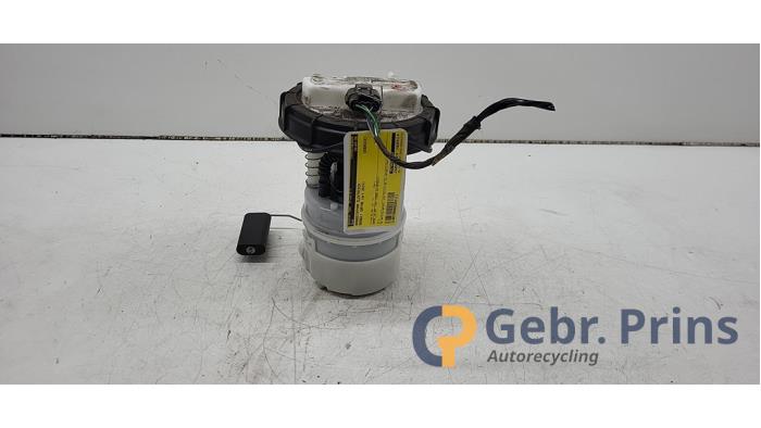Gebruikte Tank element Pomp Renault Captur I (2R) 1.2 TCE 16V EDC Prijs € 60,00 Margeregeling aangeboden door Autorec. Gebr. Prins b.v.