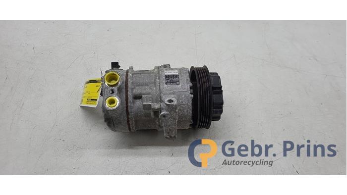 Gebruikte Aircopomp Opel Corsa E 1.0 SIDI Turbo 12V Prijs € 100,00 Margeregeling aangeboden door Autorec. Gebr. Prins b.v.