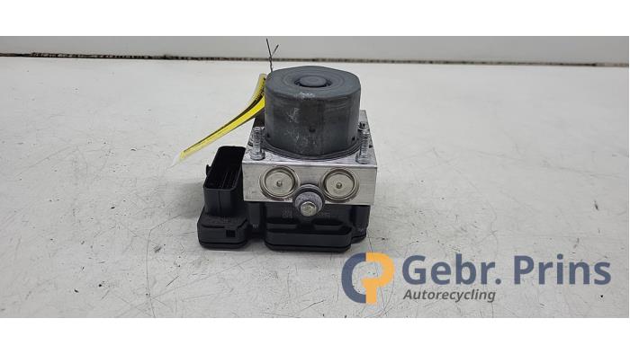 Gebruikte ABS Pomp Opel Corsa E 1.3 CDTi 16V ecoFLEX Prijs € 50,00 Margeregeling aangeboden door Autorec. Gebr. Prins b.v.