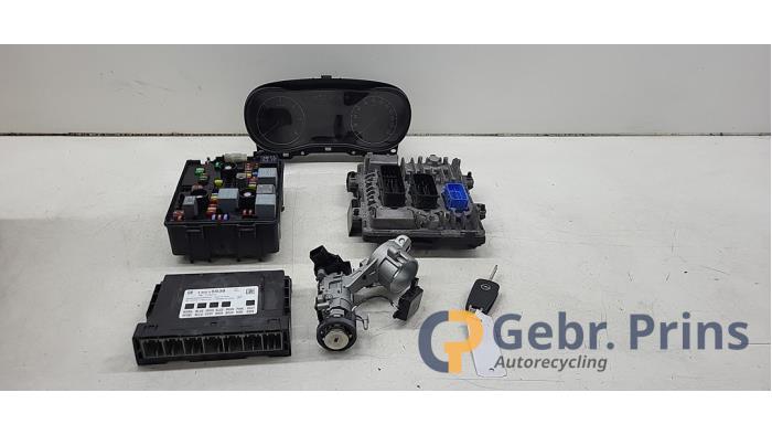 Gebruikte Kontaktslot + computer Opel Corsa E 1.3 CDTi 16V ecoFLEX Prijs € 150,00 Margeregeling aangeboden door Autorec. Gebr. Prins b.v.
