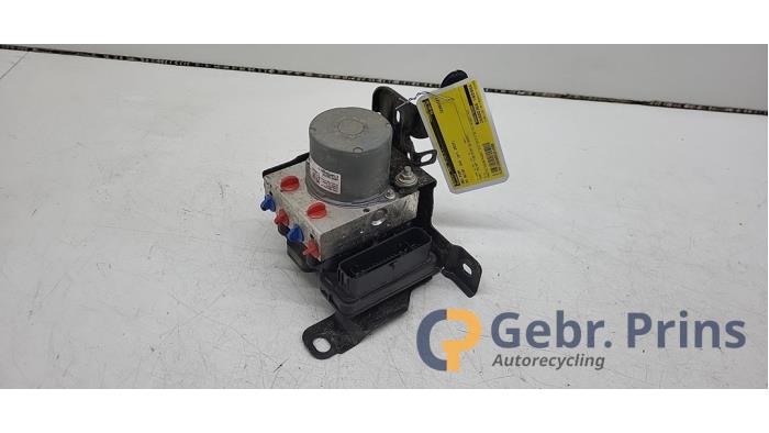 Gebruikte ABS Pomp DS Automobiles DS 4 1.2 12V PureTech 130 Prijs € 200,00 Margeregeling aangeboden door Autorec. Gebr. Prins b.v.