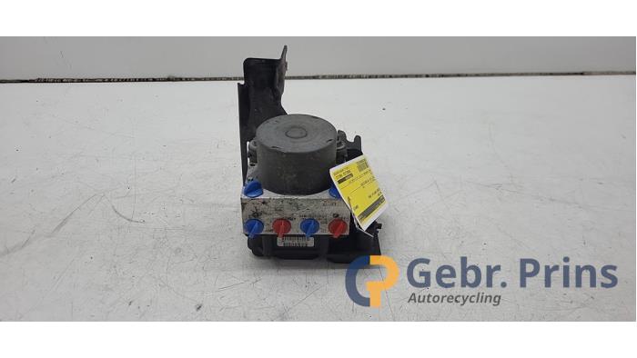Gebruikte ABS Pomp Nissan Micra (K12) 1.2 16V Prijs € 40,00 Margeregeling aangeboden door Autorec. Gebr. Prins b.v.