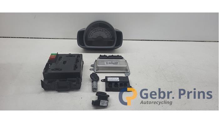 Gebruikte Kontaktslot + computer Smart Fortwo Coupé (451.3) 1.0 Micro Hybrid Drive Prijs € 125,00 Margeregeling aangeboden door Autorec. Gebr. Prins b.v.