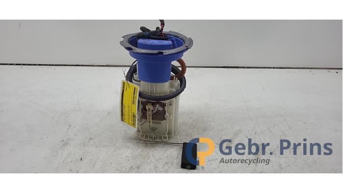Gebruikte Tank element Pomp Volkswagen Golf Plus (5M1/1KP) 1.6 FSI 16V Prijs € 30,00 Margeregeling aangeboden door Autorec. Gebr. Prins b.v.