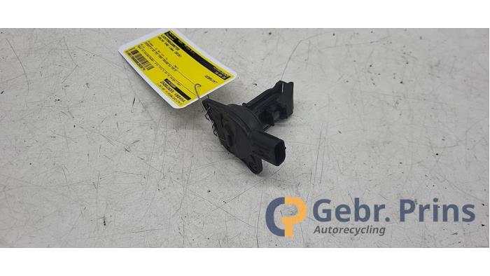 Gebruikte Luchtmassameter Volvo V40 Cross Country (MZ) 2.0 D4 16V Prijs € 25,00 Margeregeling aangeboden door Autorec. Gebr. Prins b.v.