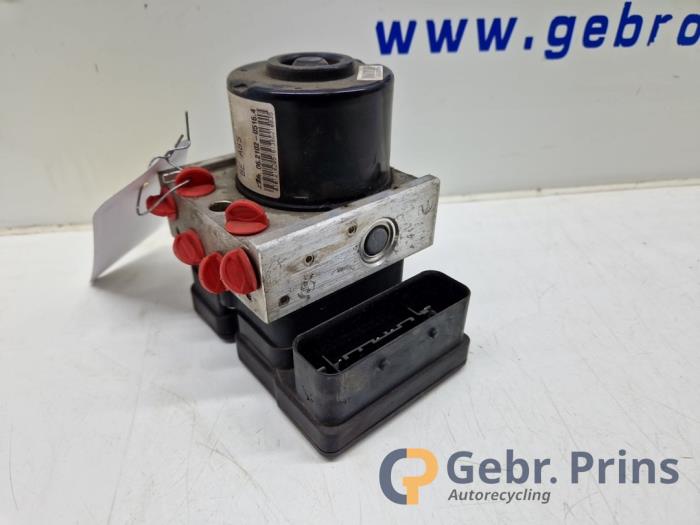 Gebruikte ABS Pomp Toyota Yaris II (P9) 1.3 16V VVT-i Prijs € 75,00 Margeregeling aangeboden door Autorec. Gebr. Prins b.v.