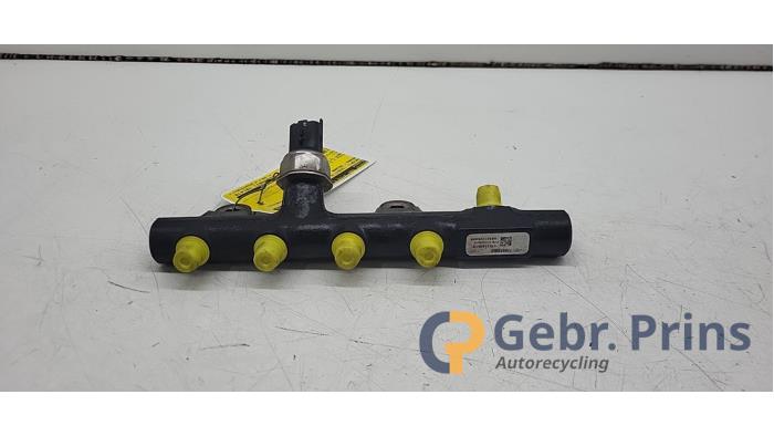 Gebruikte Verstuiver brug Renault Megane IV Estate (RFBK) 1.5 Energy dCi 110 Prijs € 40,00 Margeregeling aangeboden door Autorec. Gebr. Prins b.v.