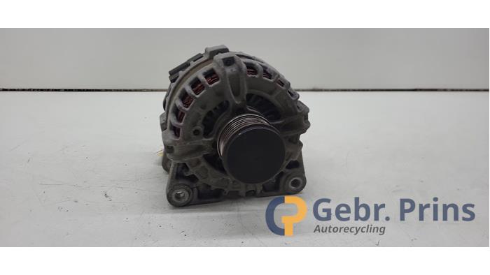 Gebruikte Dynamo Renault Megane IV Estate (RFBK) 1.5 Energy dCi 110 Prijs € 60,00 Margeregeling aangeboden door Autorec. Gebr. Prins b.v.