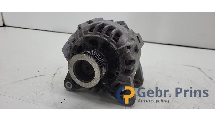 Gebruikte Dynamo Renault Twingo II (CN) 1.2 16V Prijs € 30,00 Margeregeling aangeboden door Autorec. Gebr. Prins b.v.