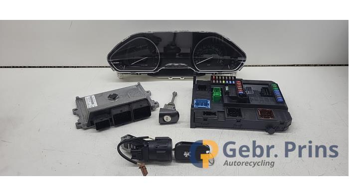Gebruikte Kontaktslot + computer Peugeot 208 I (CA/CC/CK/CL) 1.2 Vti 12V PureTech 82 Prijs € 125,00 Margeregeling aangeboden door Autorec. Gebr. Prins b.v.