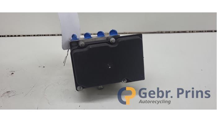 ABS Pomp van een Mitsubishi Colt (Z2/Z3) 1.3 16V 2011