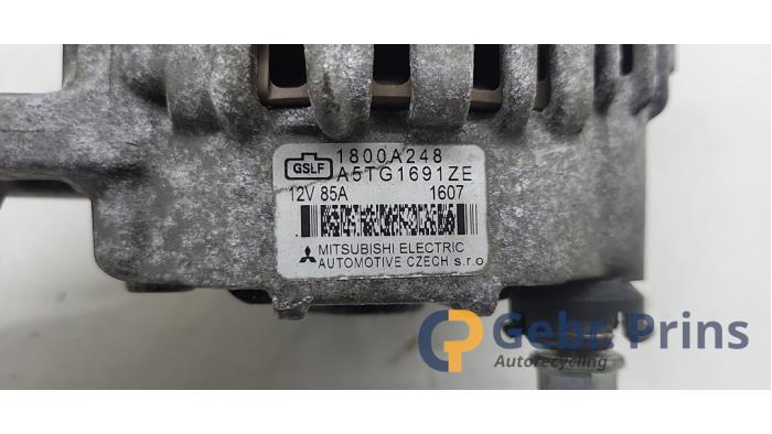Dynamo van een Mitsubishi Colt (Z2/Z3) 1.3 16V 2011
