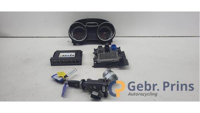 Gebruikte Kontaktslot + computer Opel Adam 1.2 16V Prijs € 300,00 Margeregeling aangeboden door Autorec. Gebr. Prins b.v.