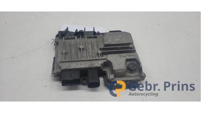 Gebruikte Start/Stop computer Peugeot 2008 (CU) 1.2 Vti 12V PureTech 82 Prijs € 75,00 Margeregeling aangeboden door Autorec. Gebr. Prins b.v.